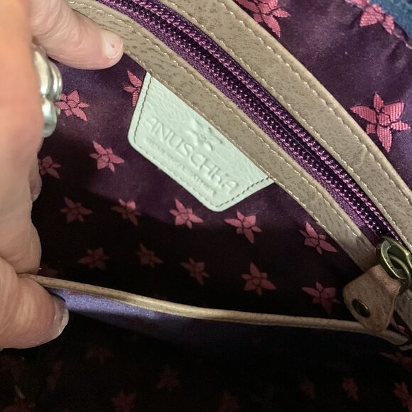 Anuschka crossbody w/adjustable strap and small handle to change to shoulder bag - Picture 7 of 12